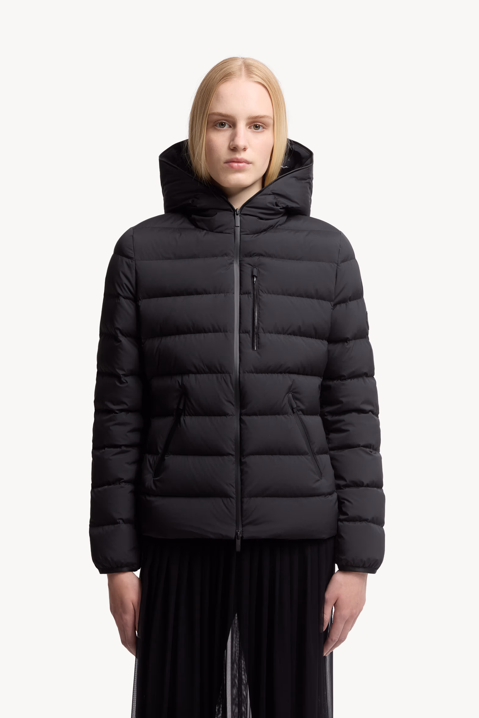 Doudoune courte à capuche Herbe Femmes Noir Moncler 3